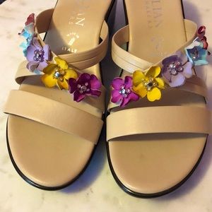 Small Wedged flowered sandals